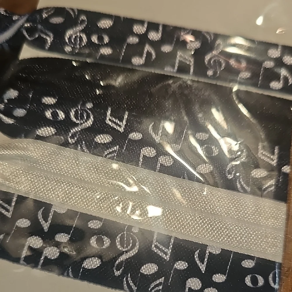 Sportbands includes black